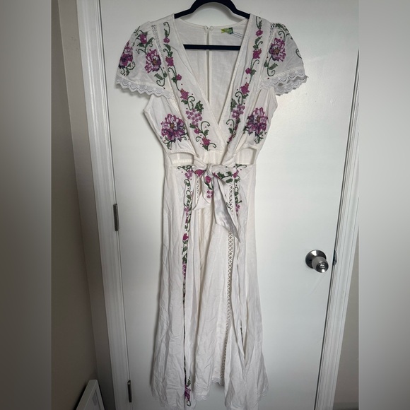FARM Rio Embroidered Flowers White Dress - Picture 5 of 6